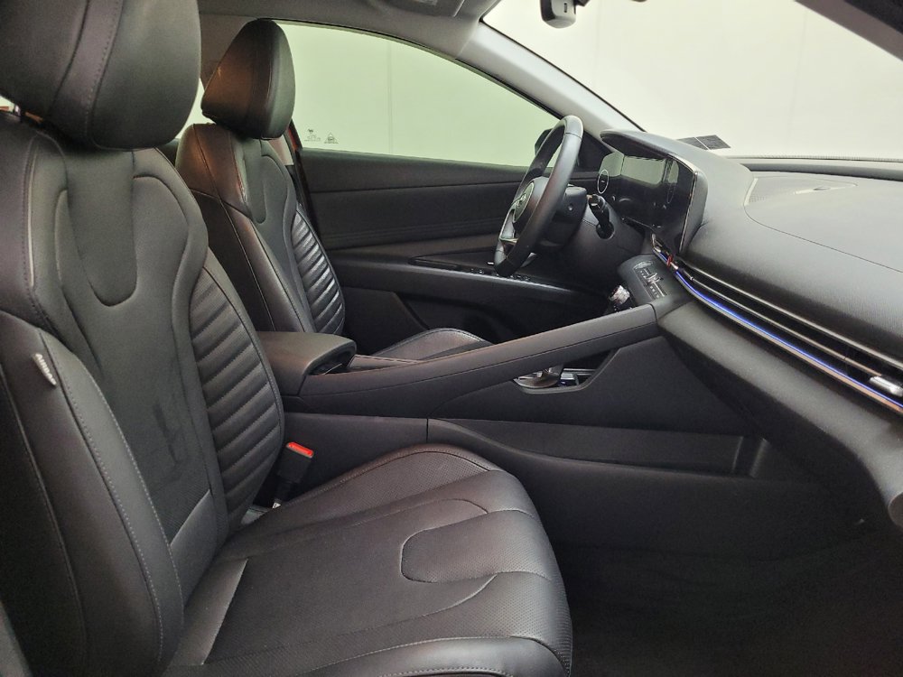 Used 2023 Hyundai Elantra Limited w/ Preferred Accessory Package FWD image 21