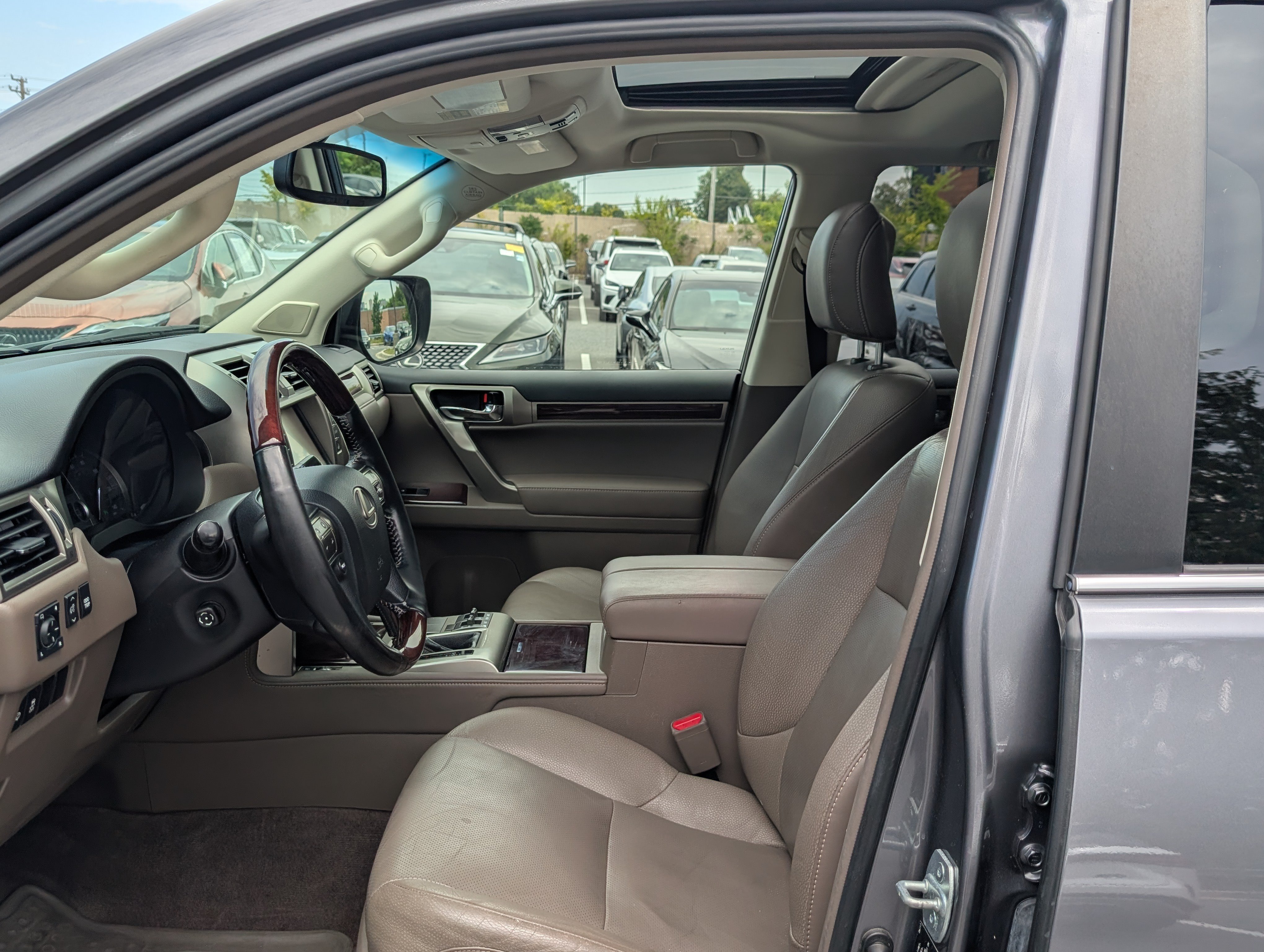 Used 2017 Lexus GX 460 Premium w/ Premium Package AWD/4WD image 15