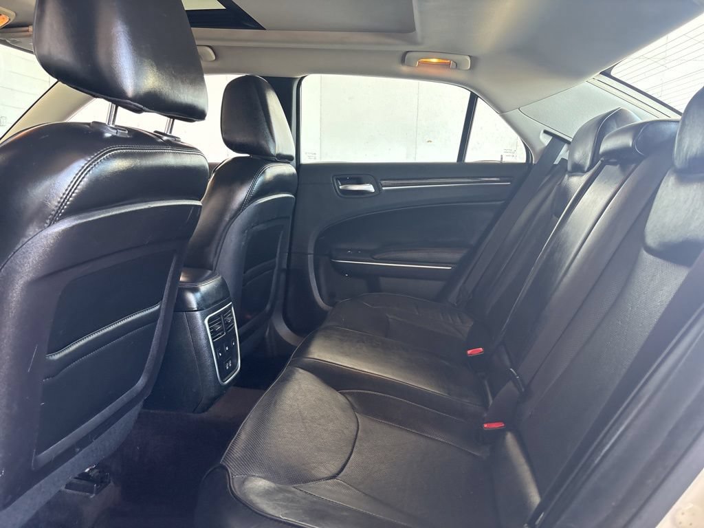 Used 2017 Chrysler 300 C RWD image 19