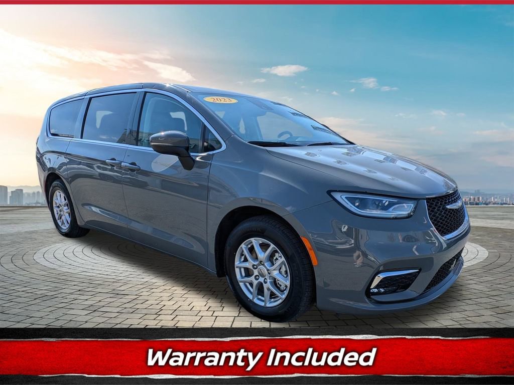Used 2023 Chrysler Pacifica Touring-L