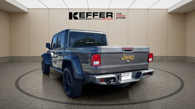 Certified 2024 Jeep Gladiator Sport AWD/4WD image 3