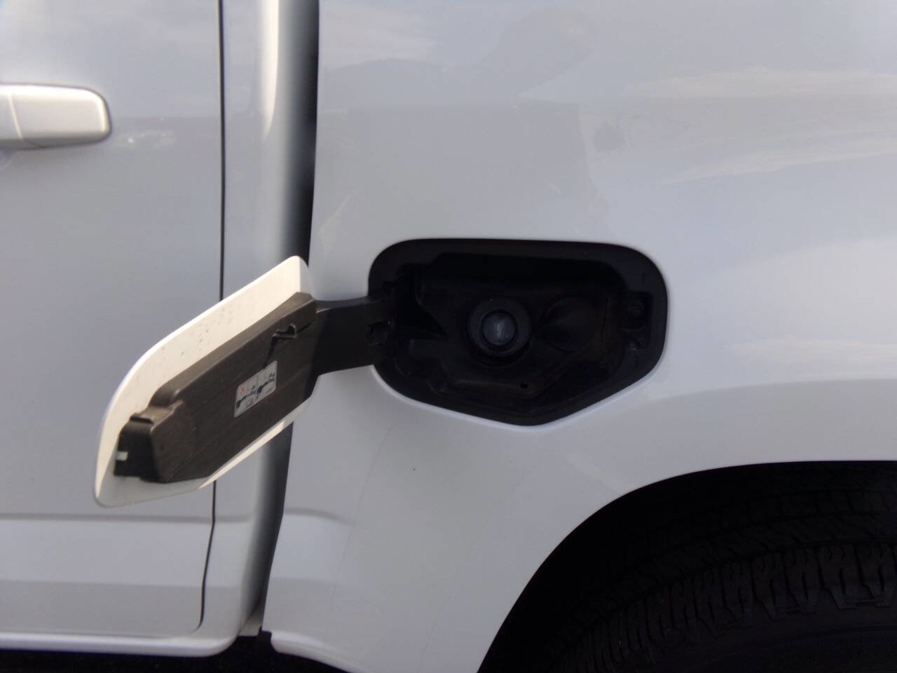 Used 2020 Chevrolet Colorado W/T w/ Custom Special Edition image 39