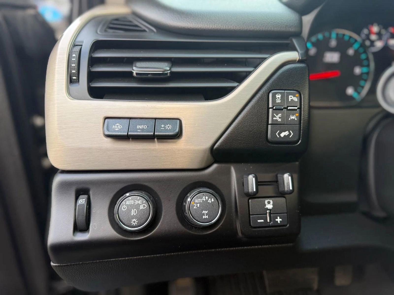 Used 2019 GMC Yukon Denali w/ Denali Ultimate Package AWD/4WD image 16
