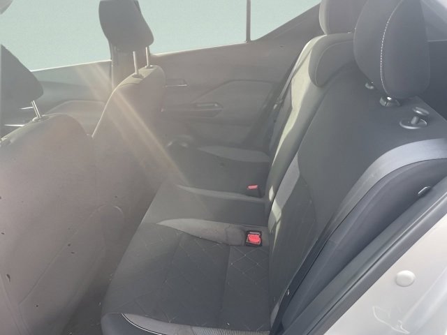 Used 2018 Nissan Kicks SV image 16