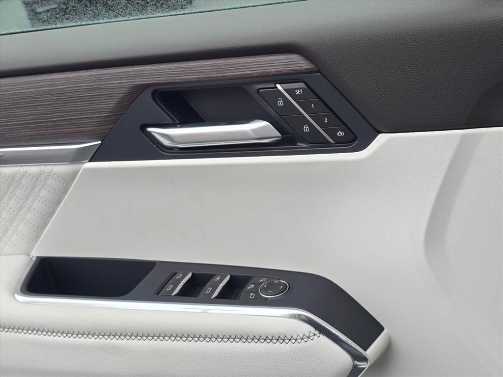 New 2026 GMC Acadia Denali w/ Super Cruise Package image 11