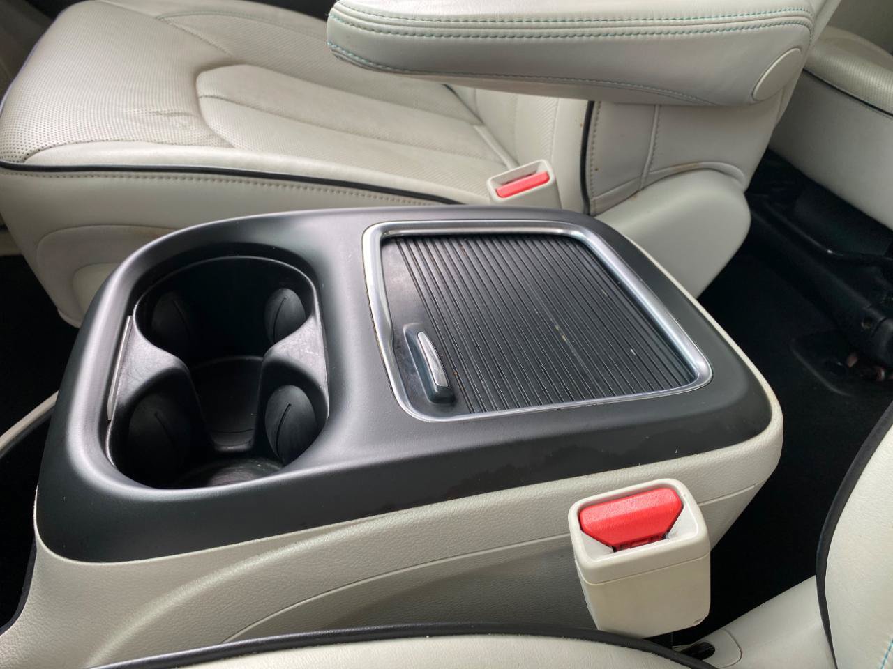 Used 2018 Chrysler Pacifica Limited FWD image 64