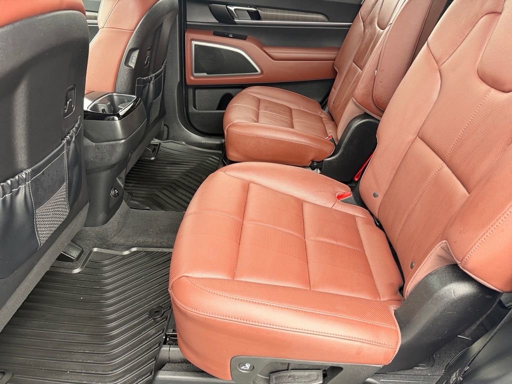 Used 2023 Kia Telluride EX w/ EX Captain's Chair Package image 12