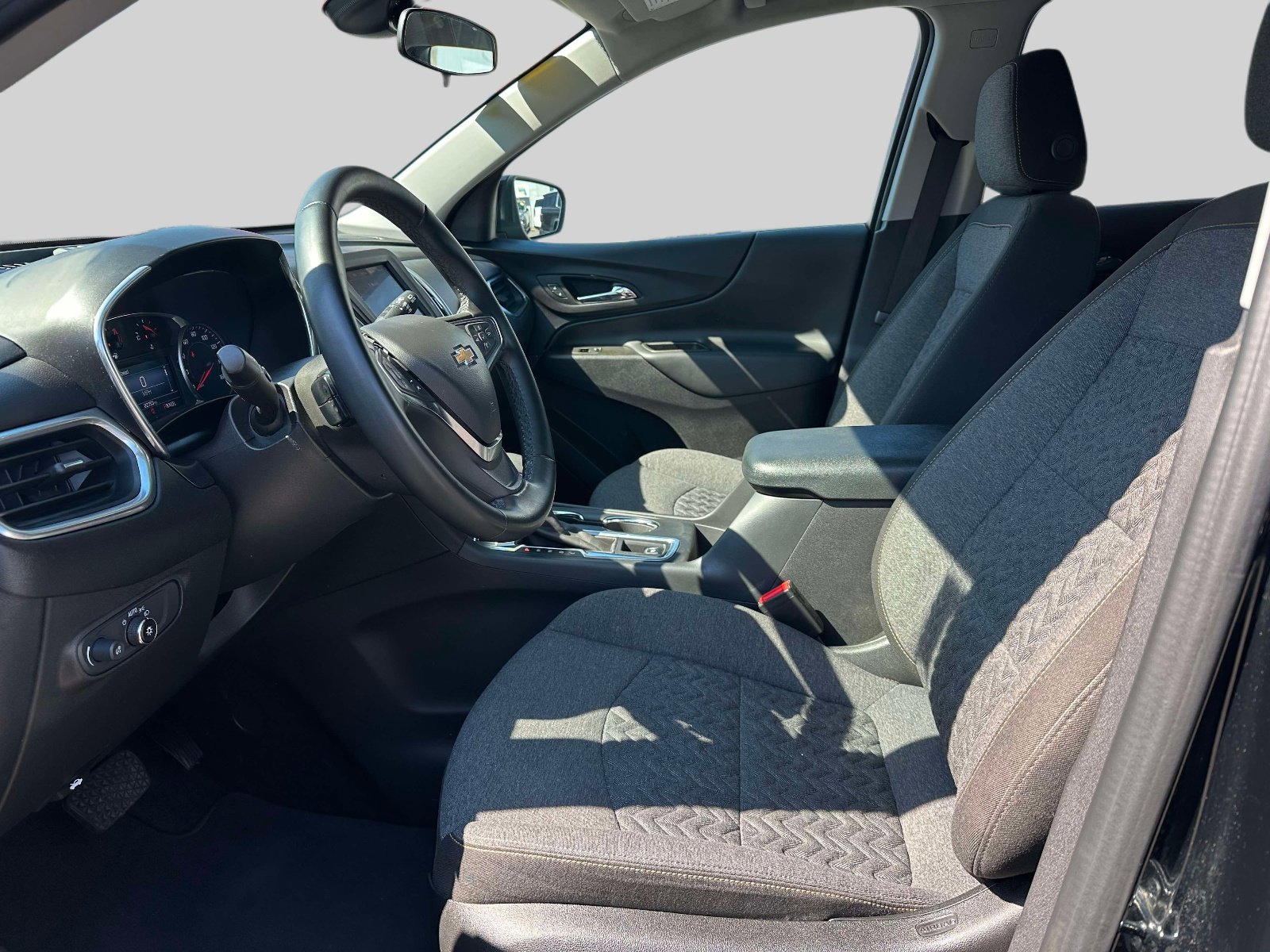 Used 2024 Chevrolet Equinox LT AWD/4WD image 16