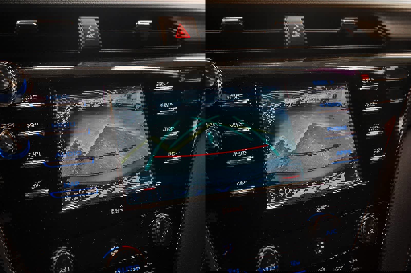 Used 2020 Toyota Camry SE w/ Convenience Package image 25