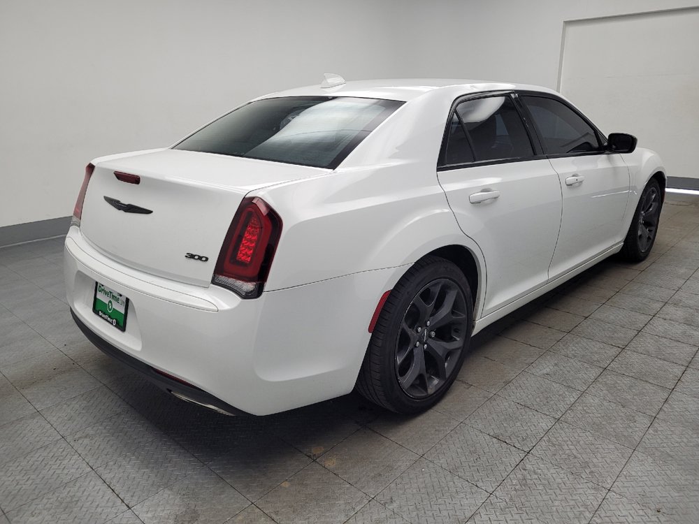 Used 2021 Chrysler 300 Touring w/ Sport Appearance Package RWD image 9