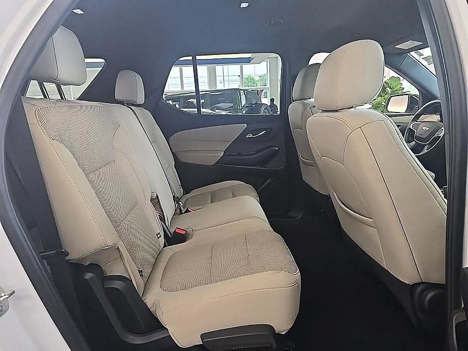 Used 2023 Chevrolet Traverse LS AWD/4WD image 36