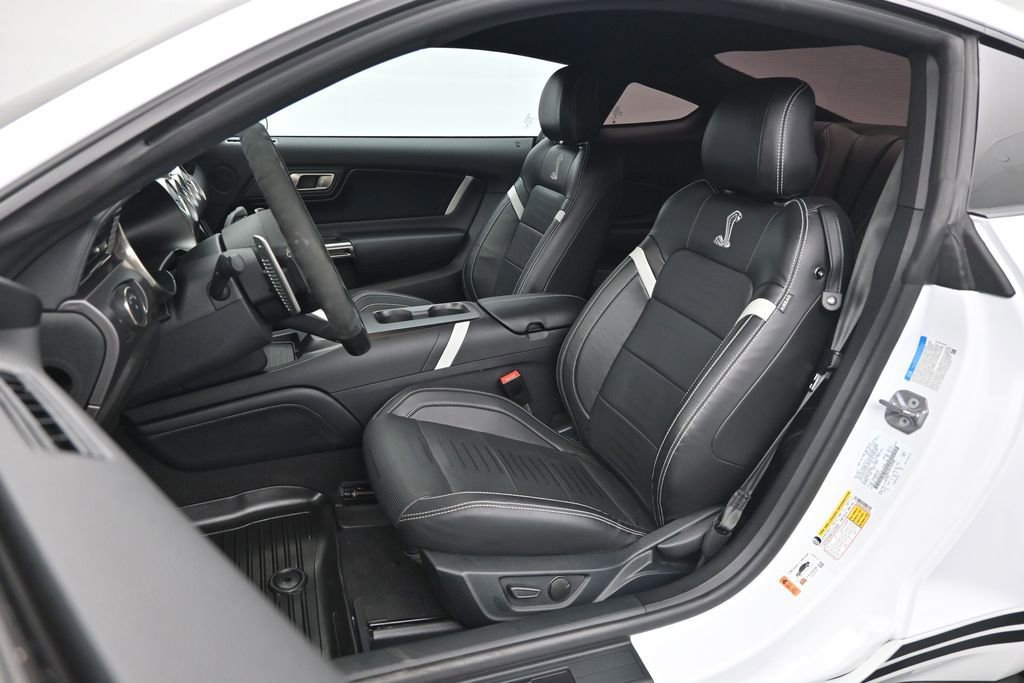 Used 2022 Ford Mustang Shelby GT500 w/ Technology Package RWD image 12