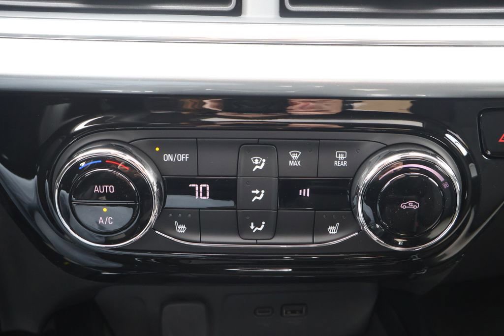 New 2026 Chevrolet Trax LT w/ Sunroof Package FWD image 29