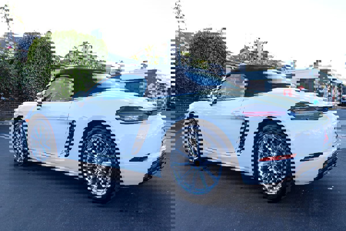 Used 2018 Porsche 718 Boxster RWD image 14