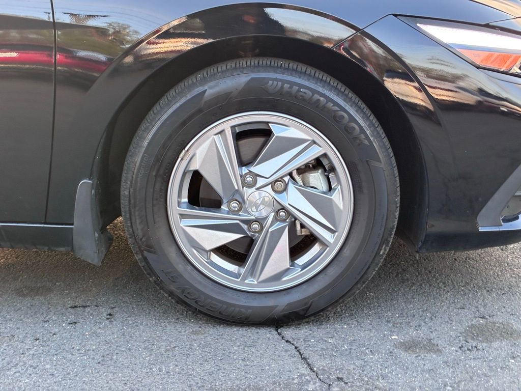 Used 2024 Hyundai Elantra SE FWD image 45