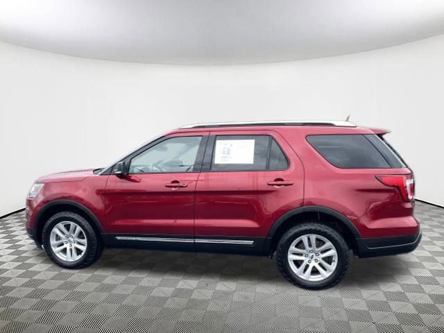 Used 2019 Ford Explorer XLT w/ Equipment Group 202A image 4