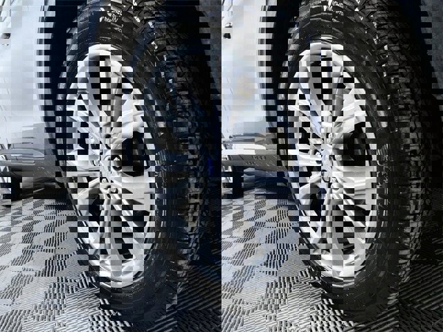 Certified 2023 Ford Explorer Limited w/ Equipment Group 301A image 2