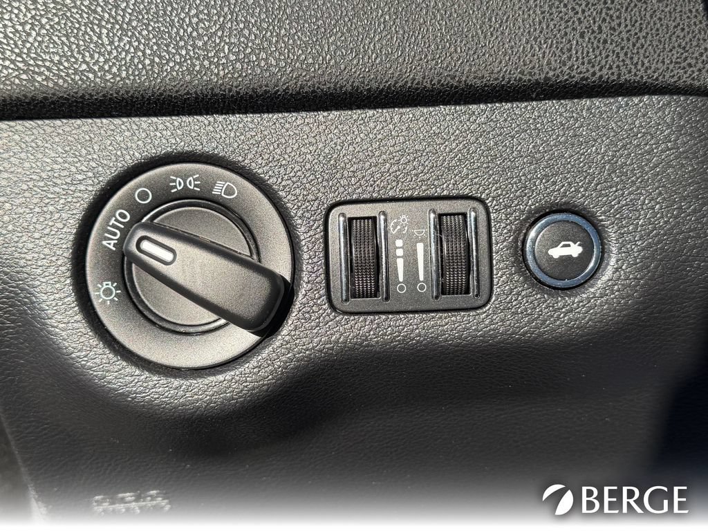Used 2016 Dodge Charger SE w/ Popular Equipment Group RWD image 26