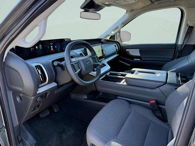 Used 2025 Ford Expedition Max Active AWD/4WD image 4