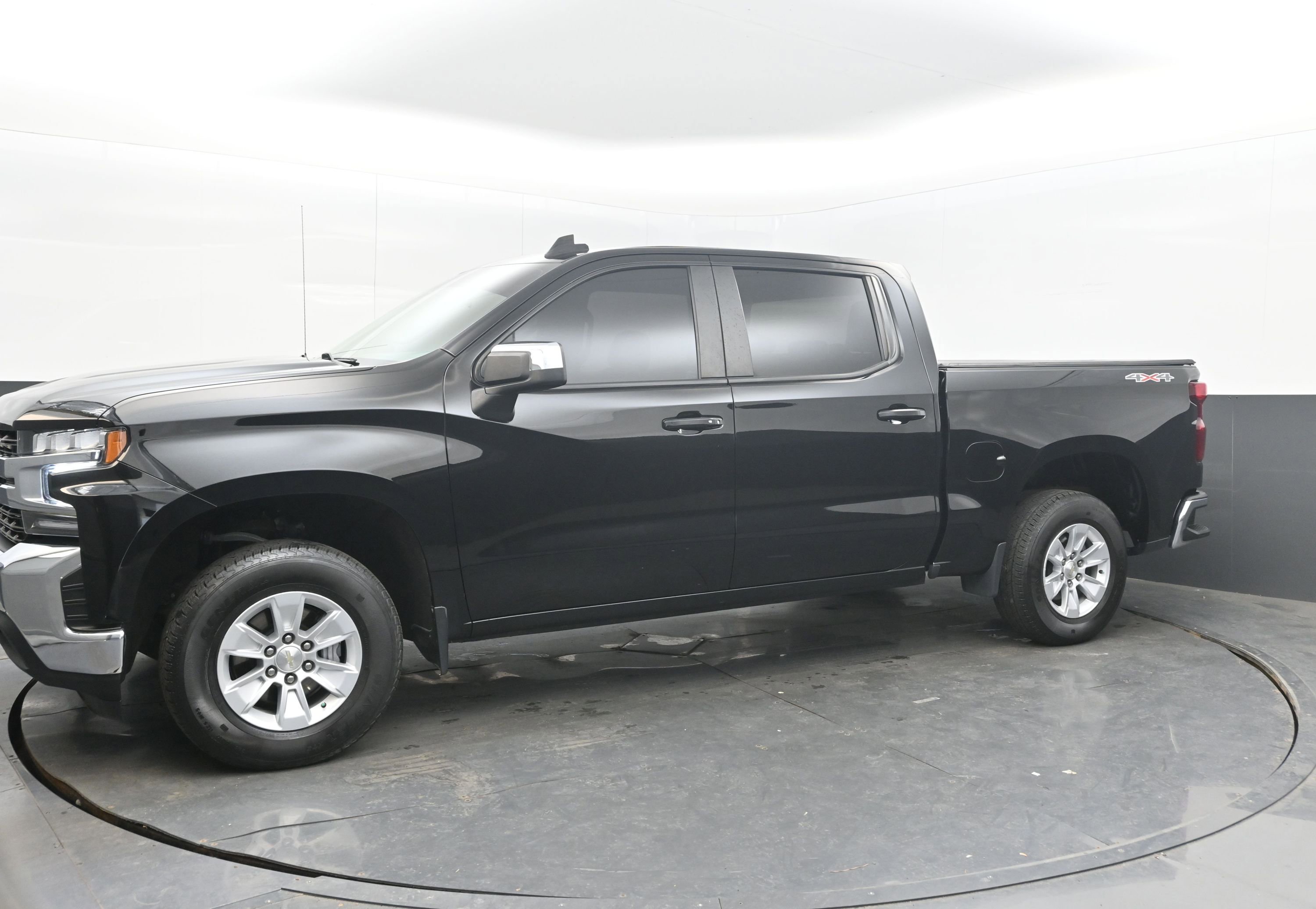 Used 2022 Chevrolet Silverado 1500 LT AWD/4WD image 4