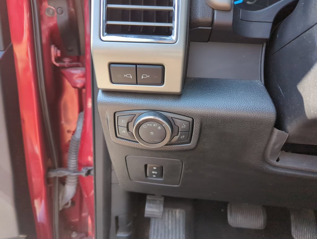 Used 2016 Ford F150 Lariat w/ Equipment Group 502A Luxury RWD image 19