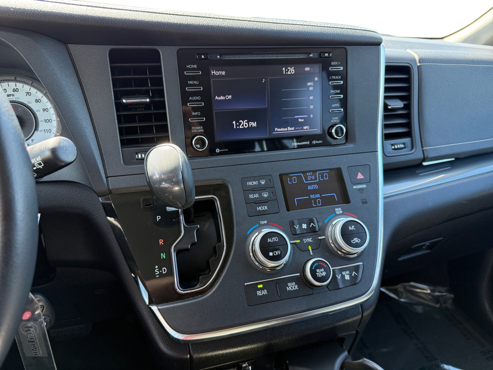 Used 2018 Toyota Sienna SE image 12