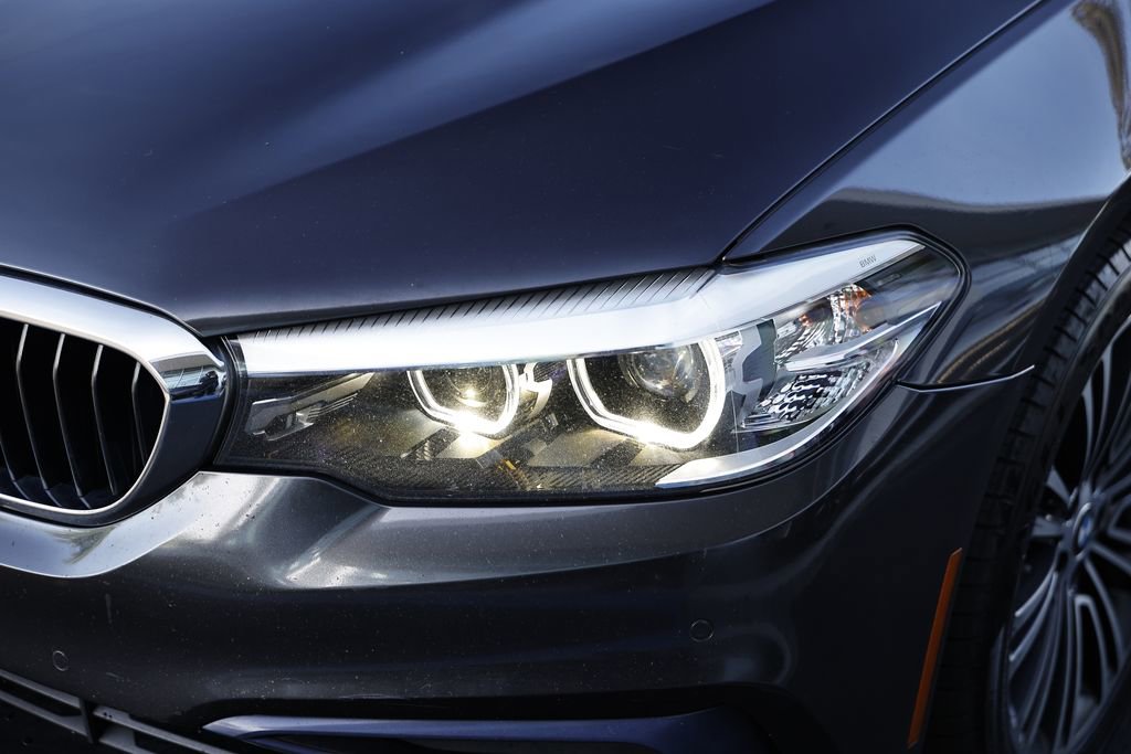 Used 2020 BMW 540i xDrive w/ Premium Package image 12