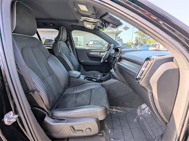 Used 2021 Volvo XC40 P8 Recharge w/ Advanced Package image 30