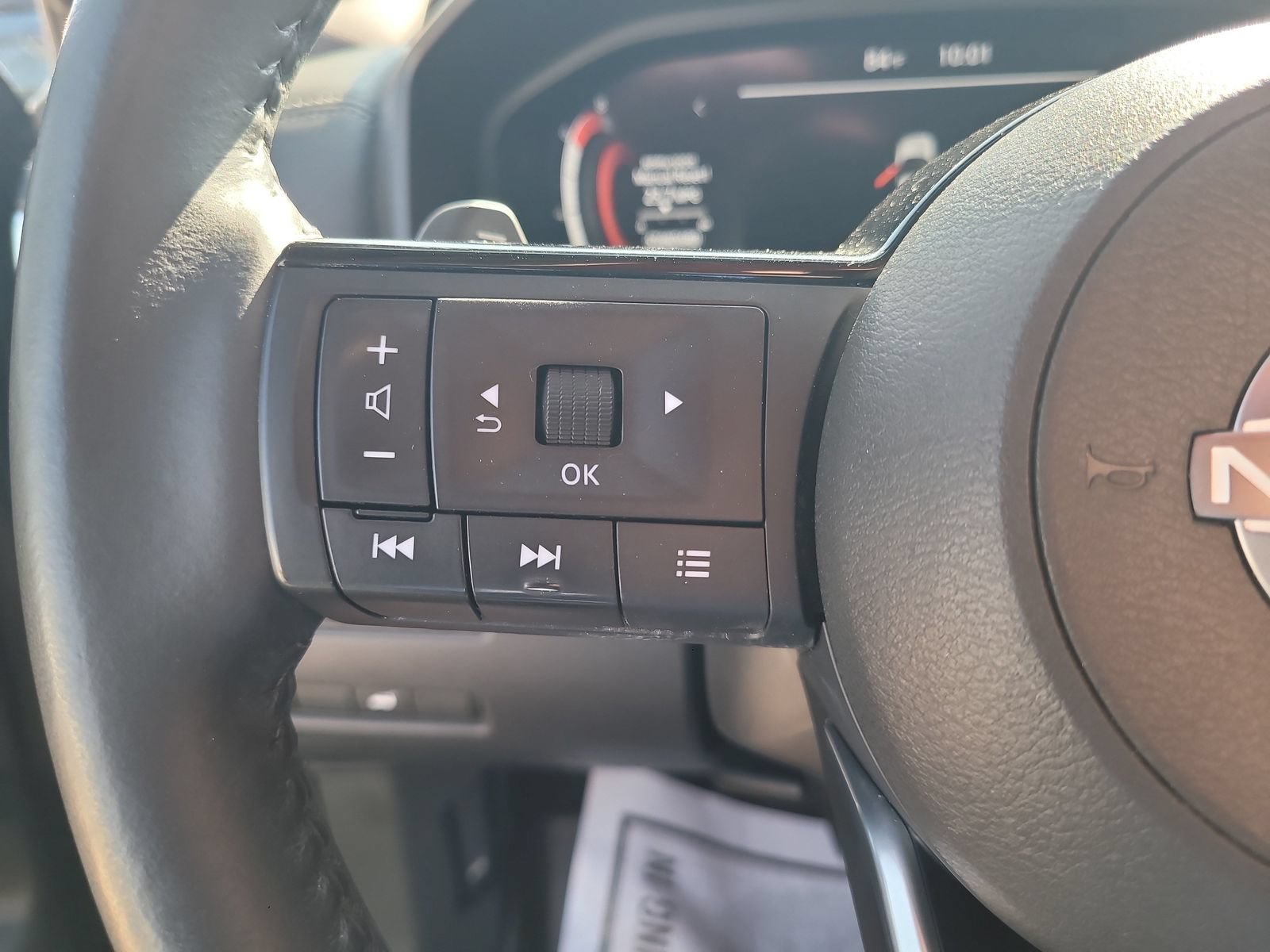 Used 2023 Nissan Rogue Platinum w/ Platinum Premium Package FWD image 14