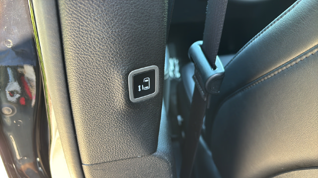 Used 2025 Chrysler Pacifica Select FWD image 37