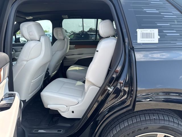 New 2026 Cadillac Vistiq Sport w/ LPO, Floor Liner Package image 19