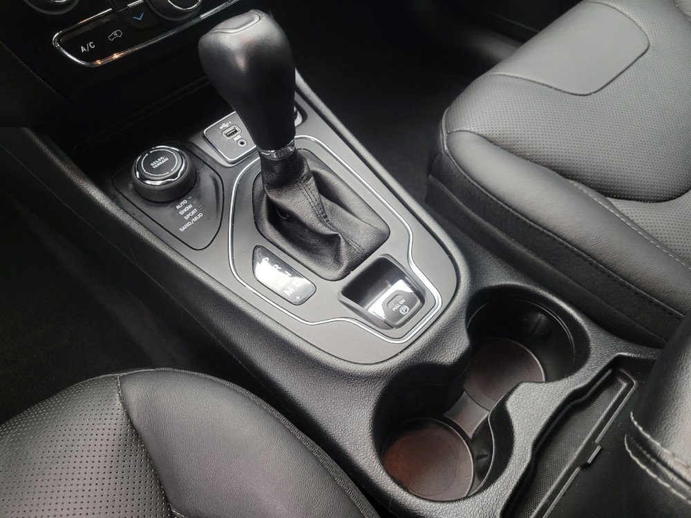 Used 2021 Jeep Cherokee Latitude Lux w/ Comfort/Convenience Group image 26