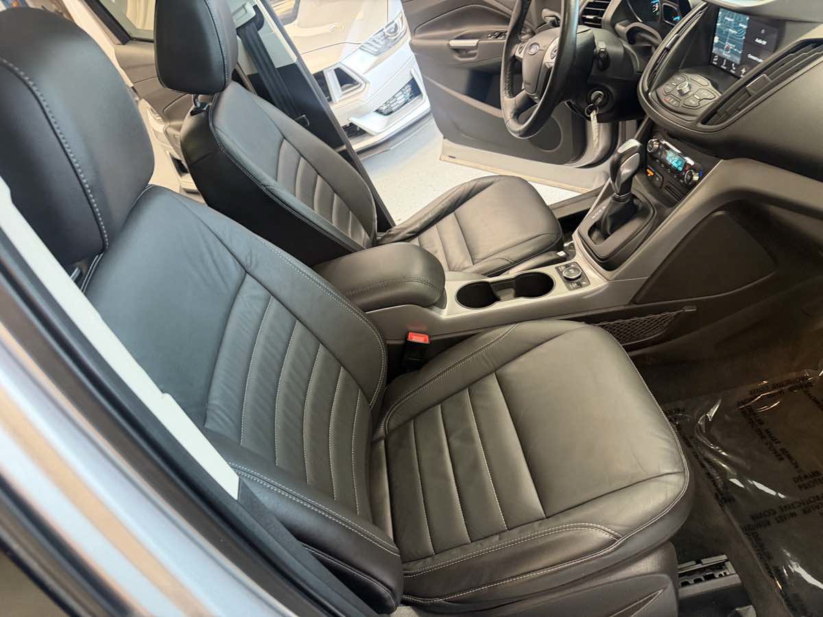 Used 2016 Ford Escape SE w/ SE Leather Comfort Package FWD image 16