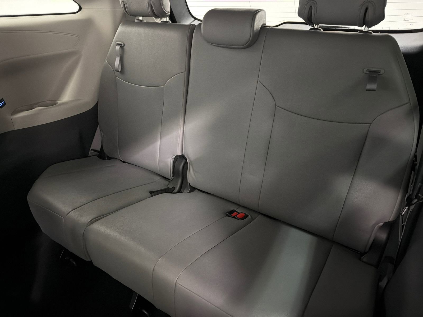 Used 2023 Toyota Sienna XLE FWD image 18