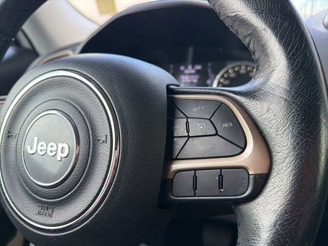 Used 2017 Jeep Renegade Latitude w/ Popular Equipment Group image 28