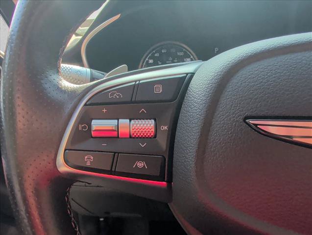 Used 2025 Genesis G70 2.5T RWD image 18