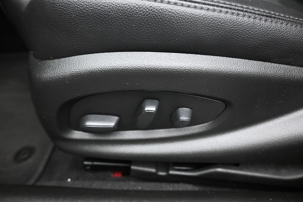Used 2019 Chevrolet Impala LT FWD image 12