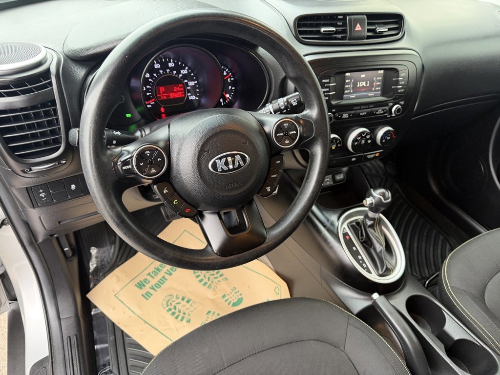 Used 2016 Kia Soul + image 13