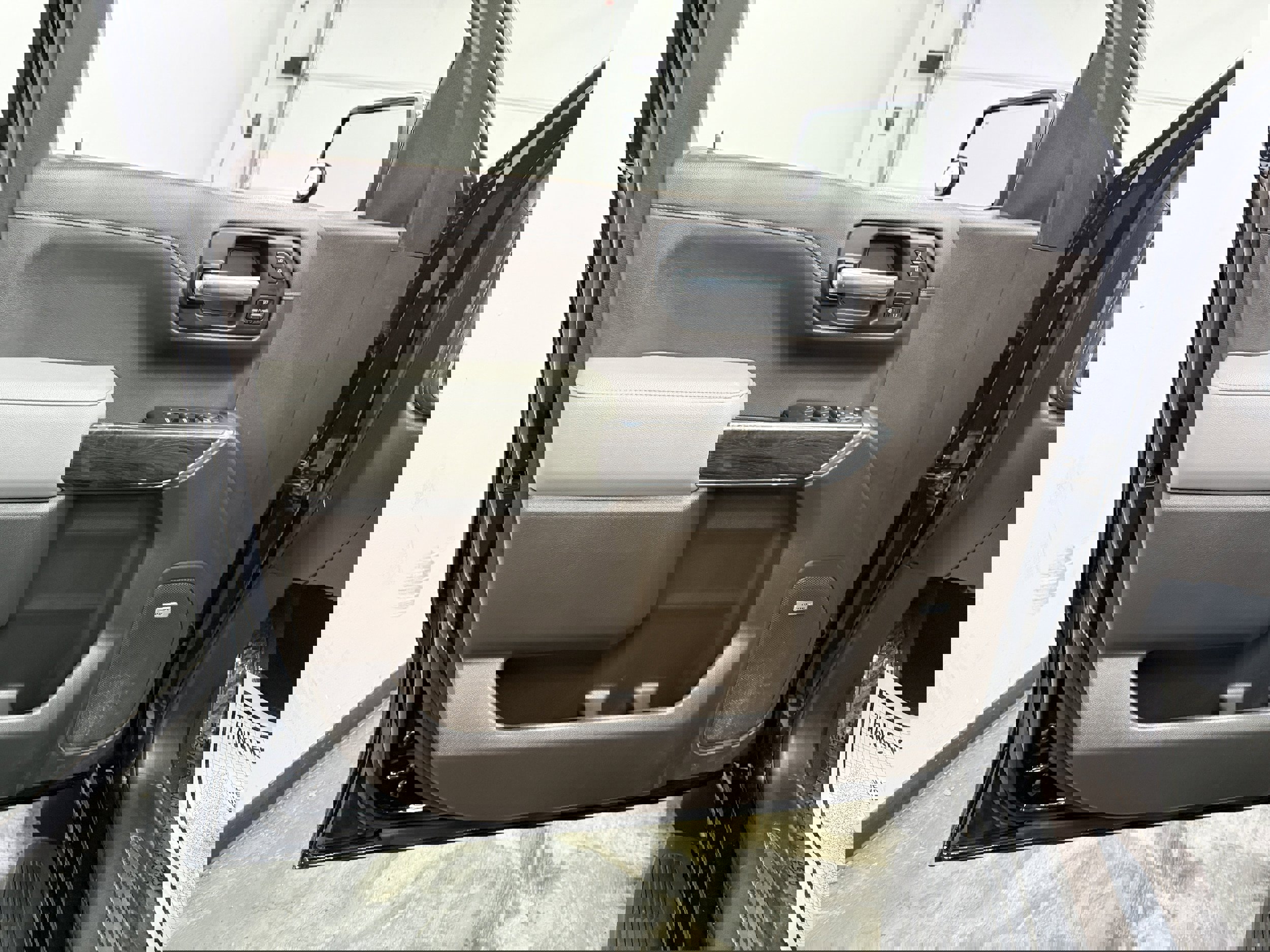 Used 2020 Chevrolet Silverado 1500 LTZ w/ LTZ Premium Package image 10