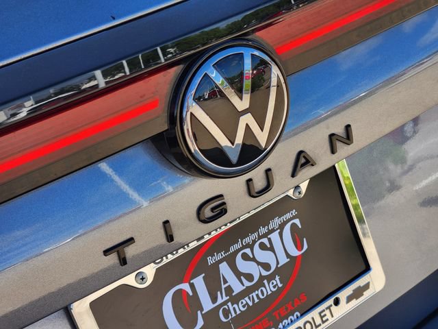 Used 2025 Volkswagen Tiguan SE R-Line AWD/4WD image 9