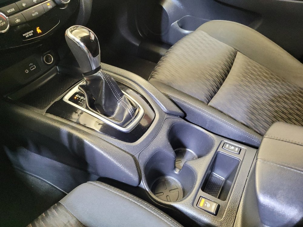 Used 2018 Nissan Rogue SV w/ Premium Package image 26