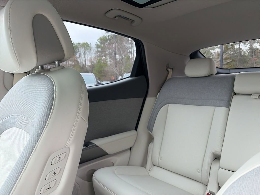 Used 2025 Genesis GV60 RWD image 6