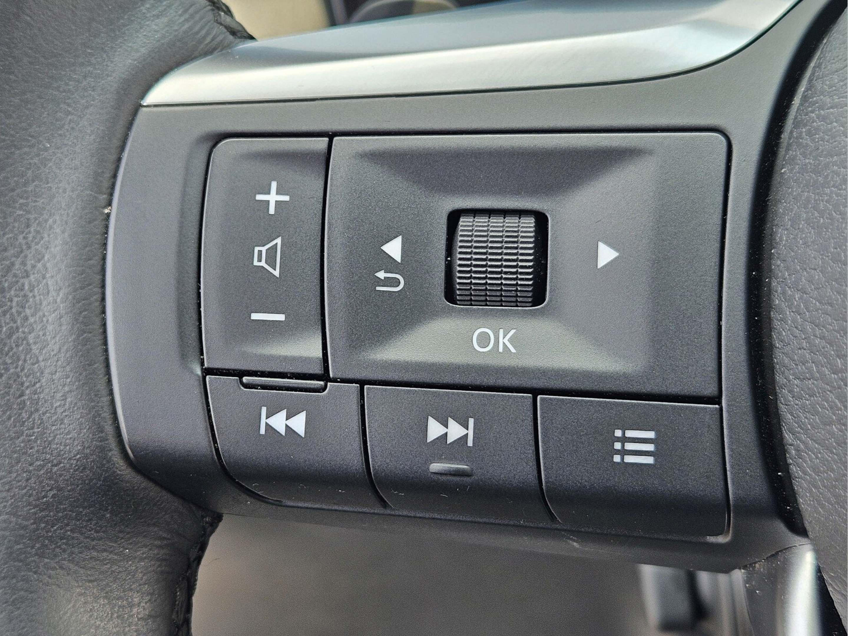 Used 2023 INFINITI QX60 Luxe w/ Cargo Package AWD/4WD image 26