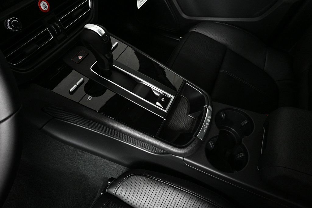 Certified 2026 Porsche Macan image 19