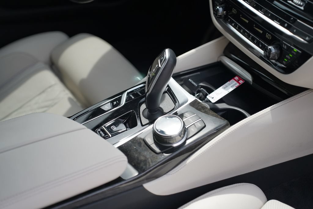 Used 2022 BMW M550i xDrive w/ Dynamic Handling Package AWD/4WD image 16