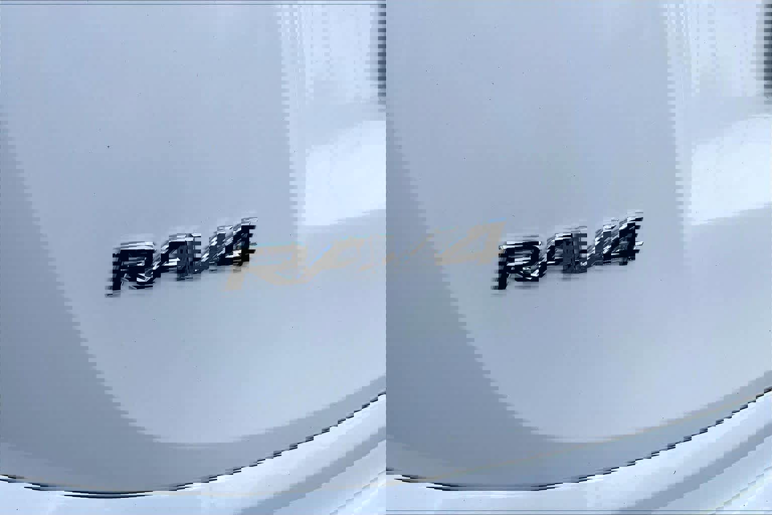 Used 2018 Toyota RAV4 XLE image 31