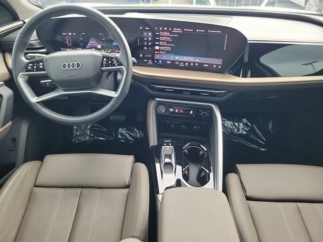 Certified 2025 Audi Q5 Premium Plus w/ Premium Plus AWD/4WD image 2