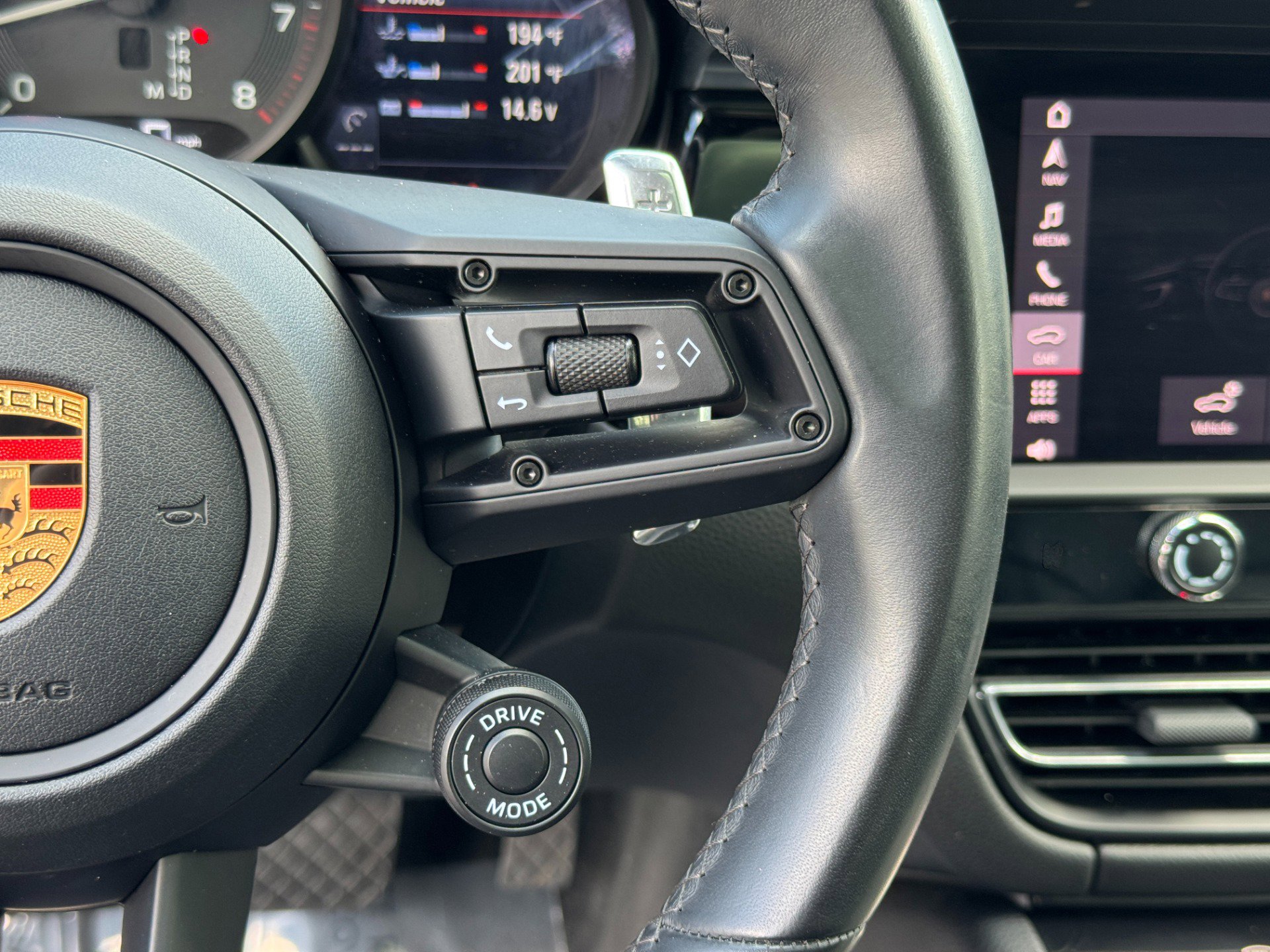 Used 2023 Porsche Macan image 31