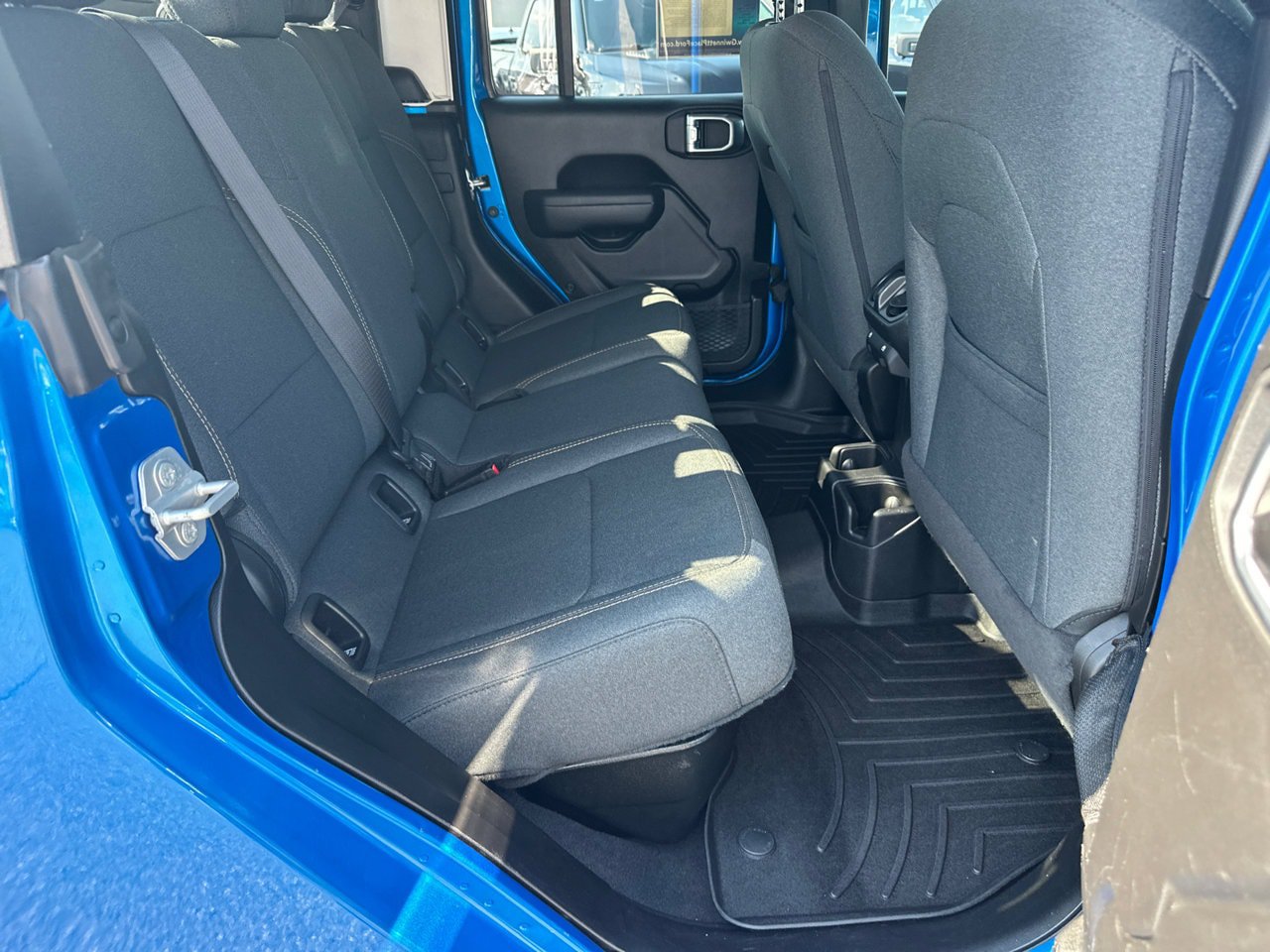 Used 2024 Jeep Gladiator Sport AWD/4WD image 17