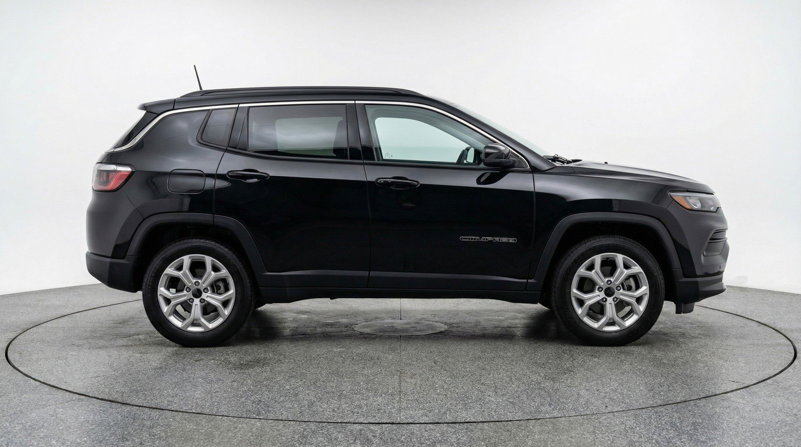 Used 2025 Jeep Compass Latitude image 11